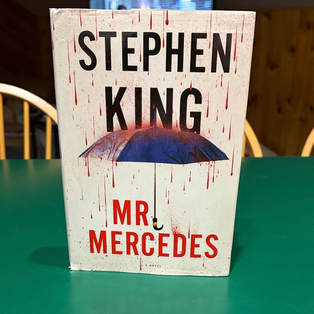 Stephen King "Mr. Mercedes" Hardcover - White with Red & Blue Cover